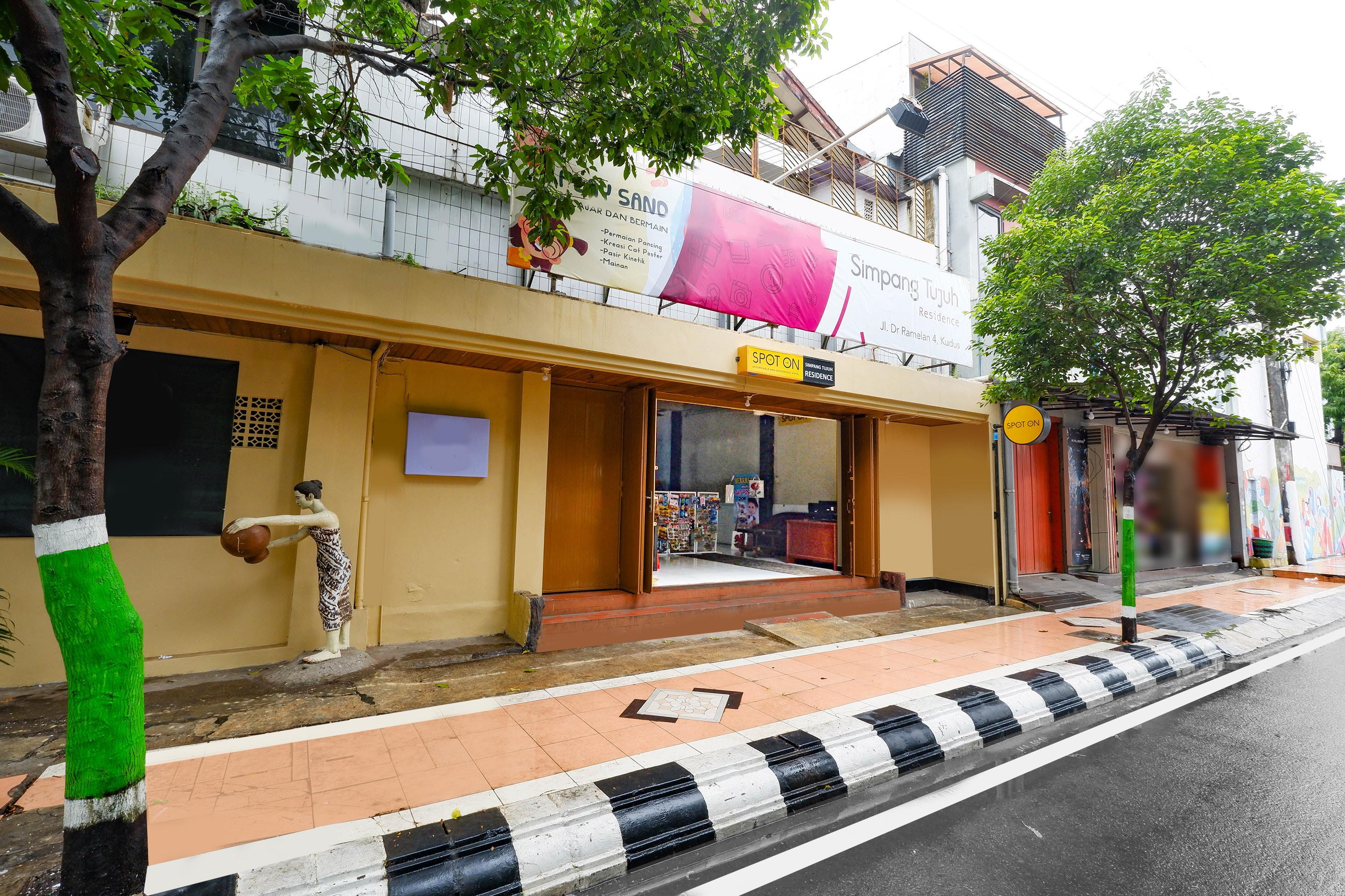 Oyo 2240 Simpang Tujuh Residence Kudus Exteriér fotografie